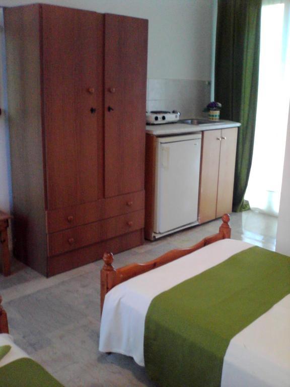 Virginia'S Beachfront Apartments Kavos Room photo