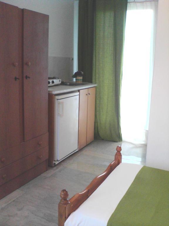 Virginia'S Beachfront Apartments Kavos Room photo