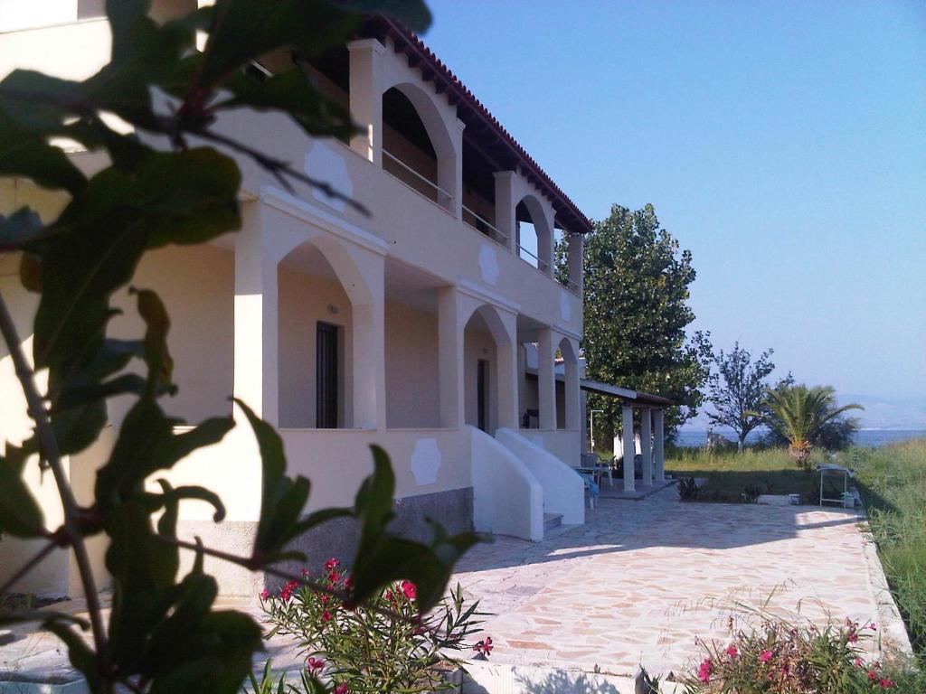Virginia'S Beachfront Apartments Kavos Exterior photo