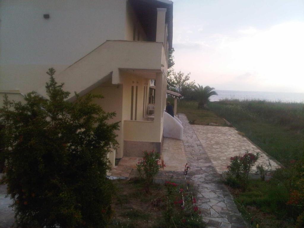 Virginia'S Beachfront Apartments Kavos Exterior photo