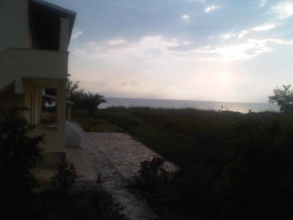 Virginia'S Beachfront Apartments Kavos Exterior photo