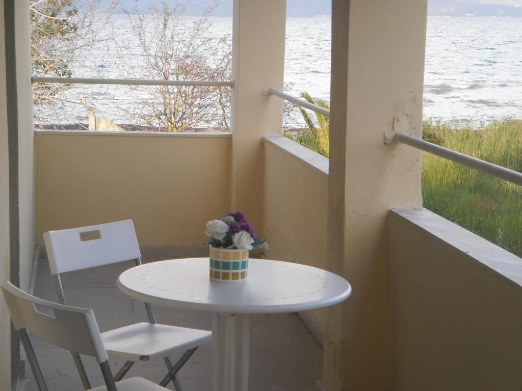 Virginia'S Beachfront Apartments Kavos Room photo