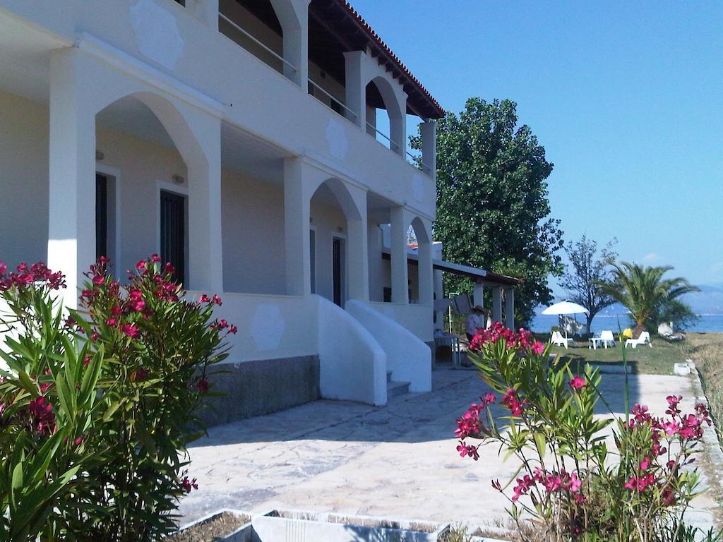 Virginia'S Beachfront Apartments Kavos Room photo